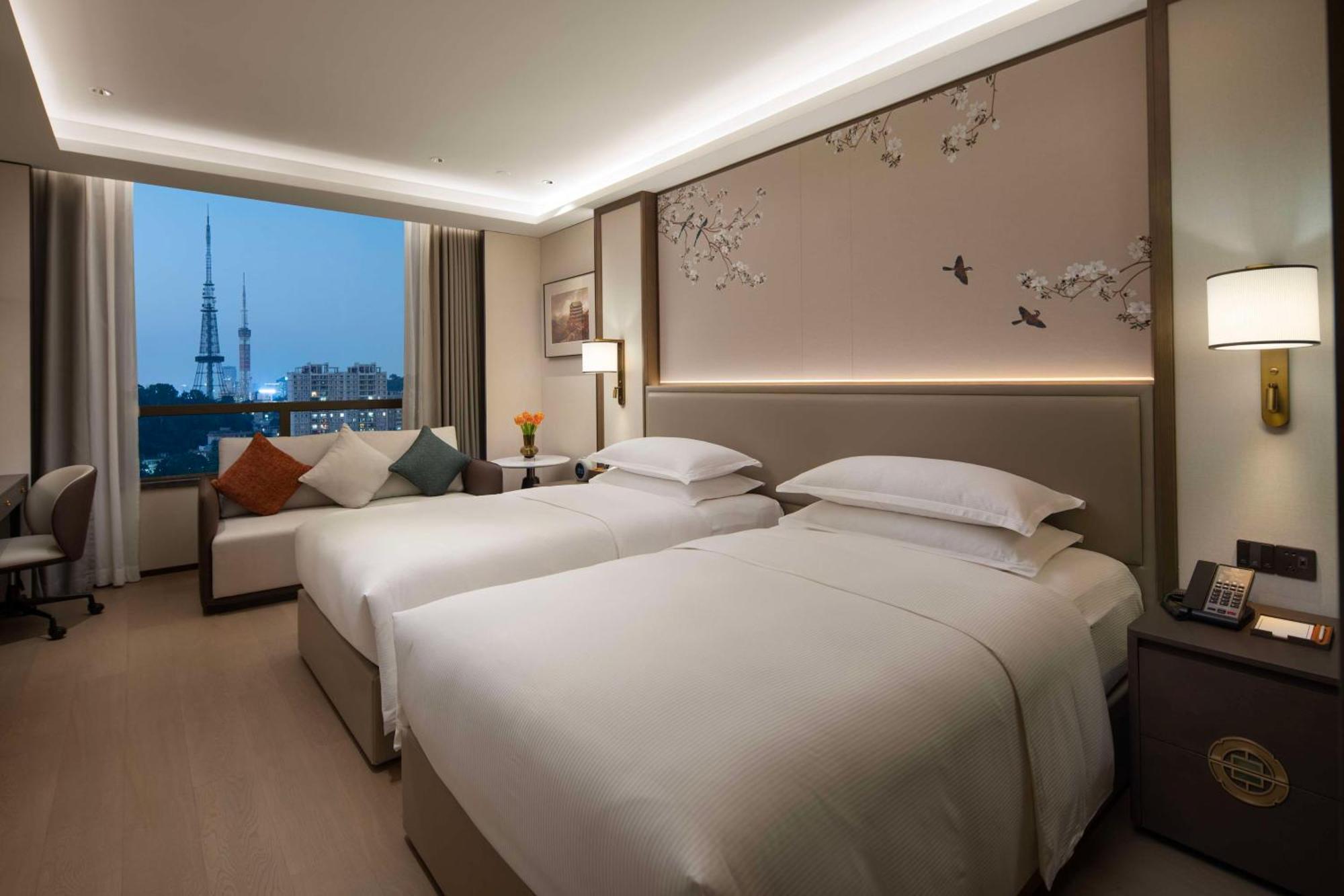 Yuexiu Hotel Guangzhou, Curio Collection By Hilton Exterior photo