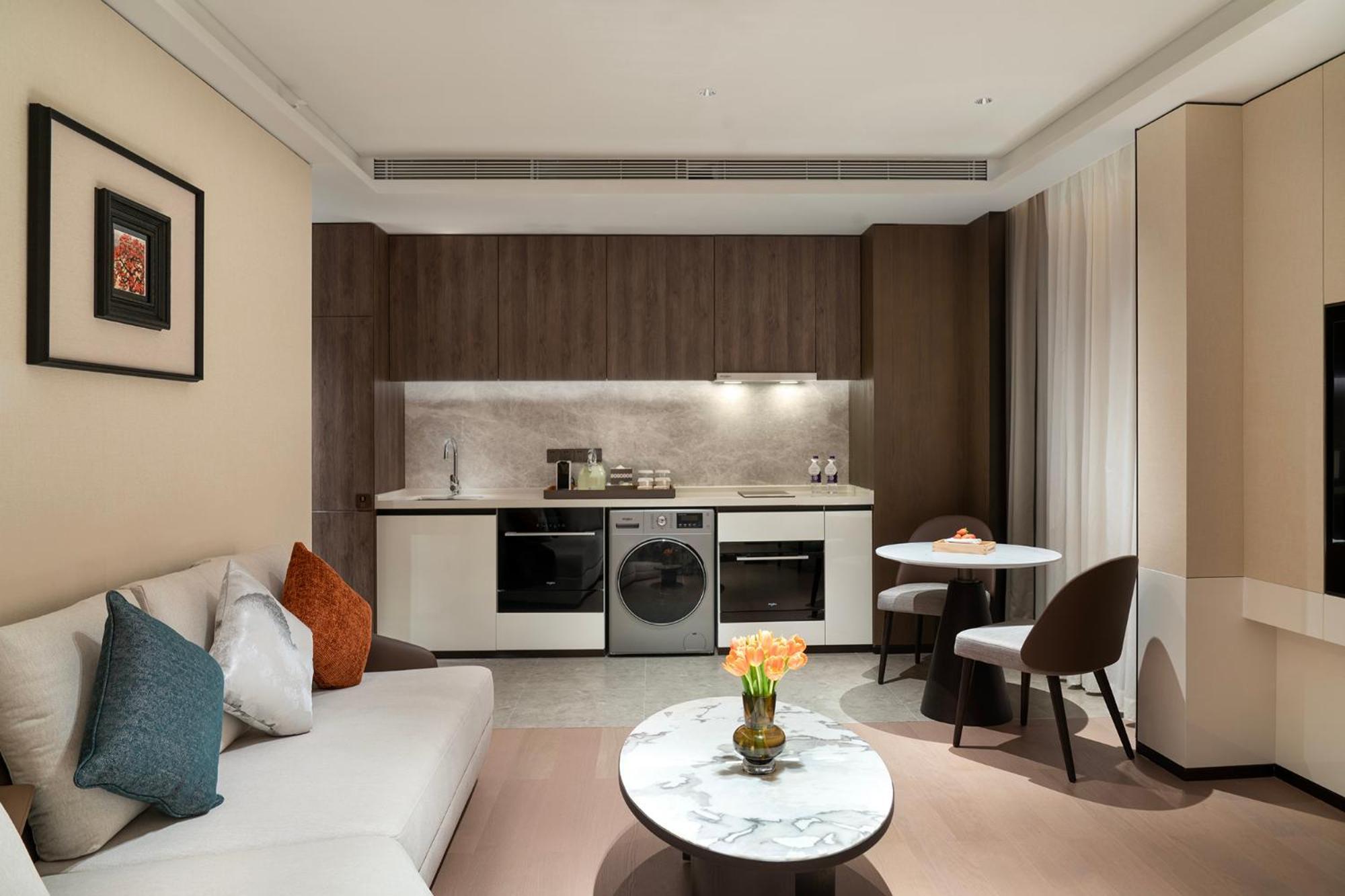 Yuexiu Hotel Guangzhou, Curio Collection By Hilton Exterior photo