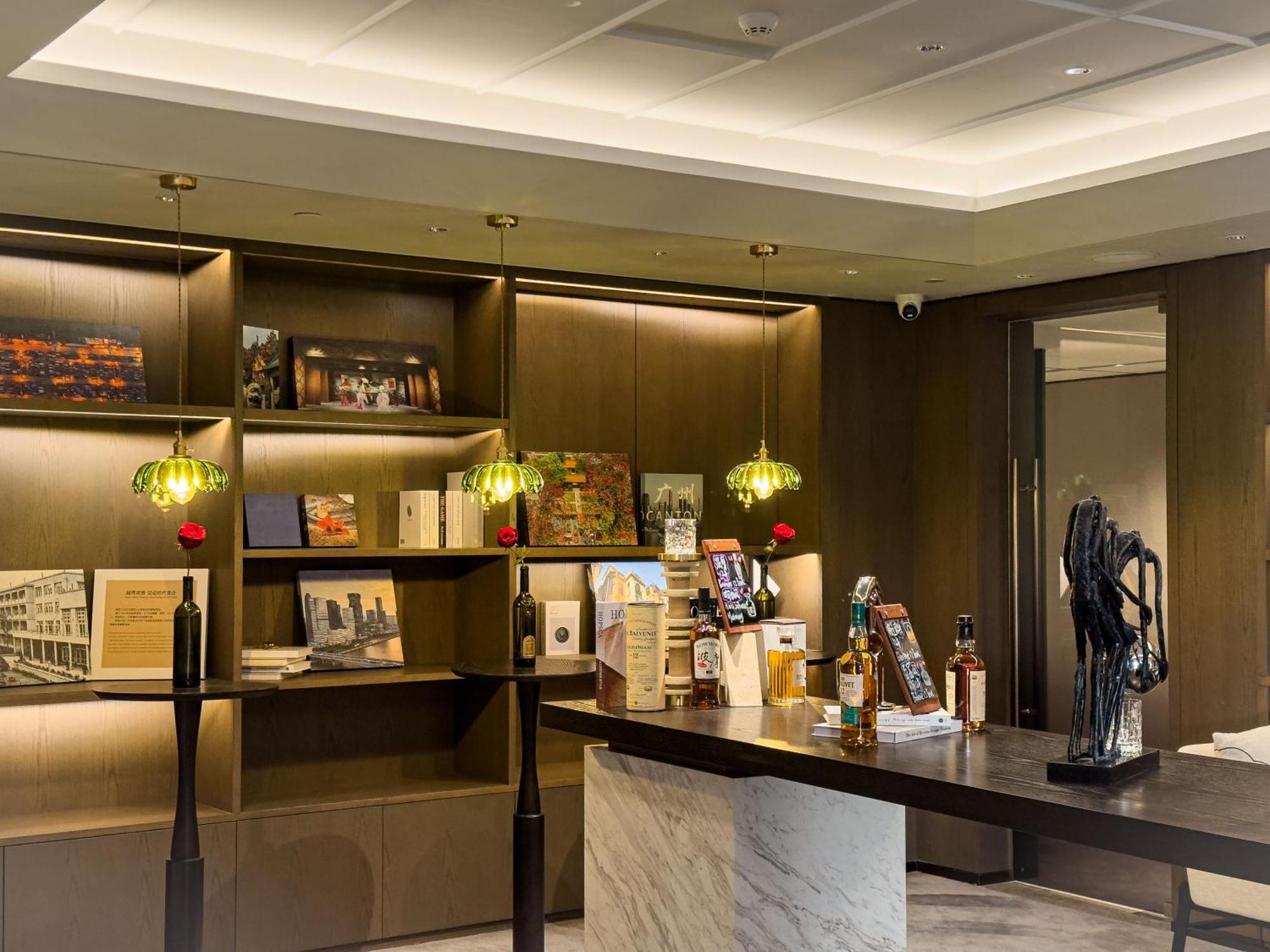 Yuexiu Hotel Guangzhou, Curio Collection By Hilton Exterior photo