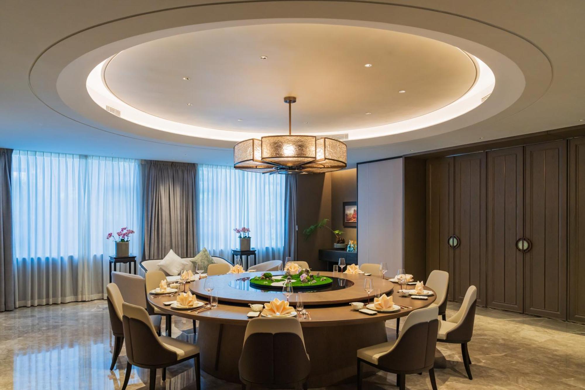 Yuexiu Hotel Guangzhou, Curio Collection By Hilton Exterior photo
