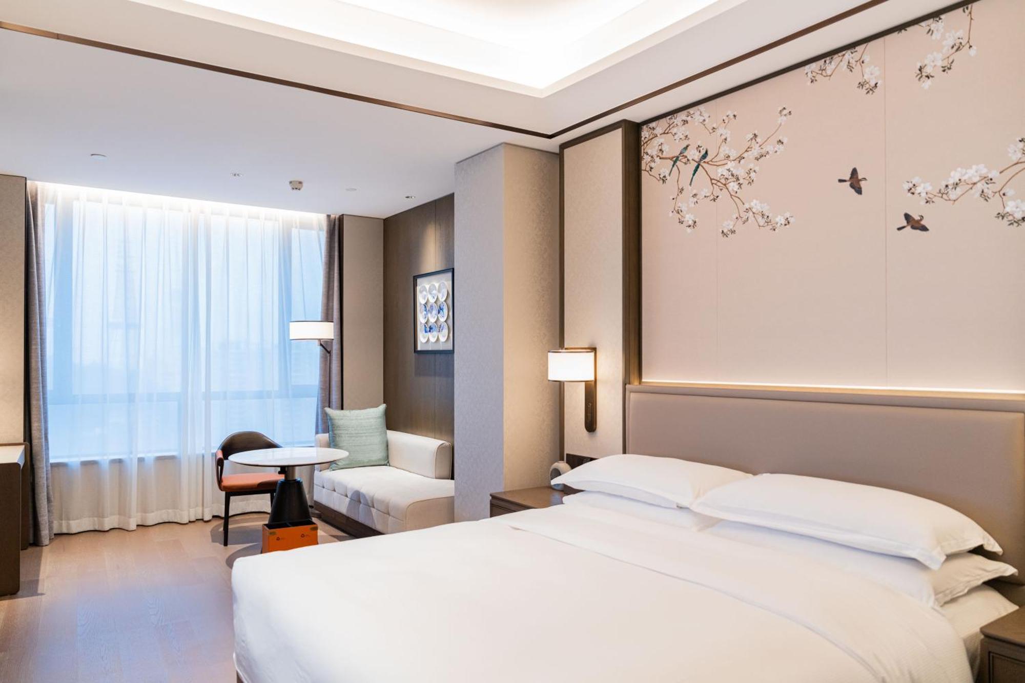 Yuexiu Hotel Guangzhou, Curio Collection By Hilton Exterior photo