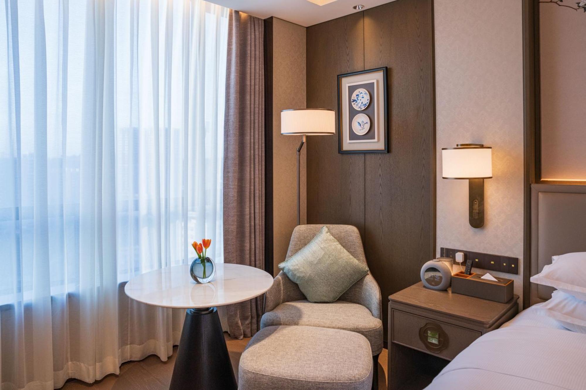 Yuexiu Hotel Guangzhou, Curio Collection By Hilton Exterior photo